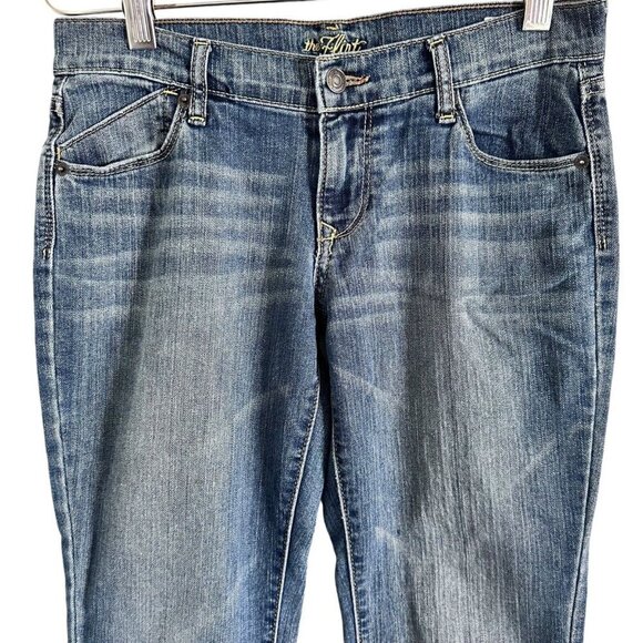 Old Navy The Flirt Bootcut Leg Jeans Women's 2 Short Blue Low Rise Medium Wash - Picture 8 of 12
